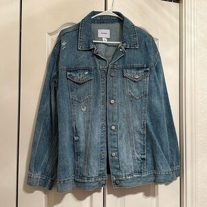 Oversized blue jeans jacket ( a bit distressed)